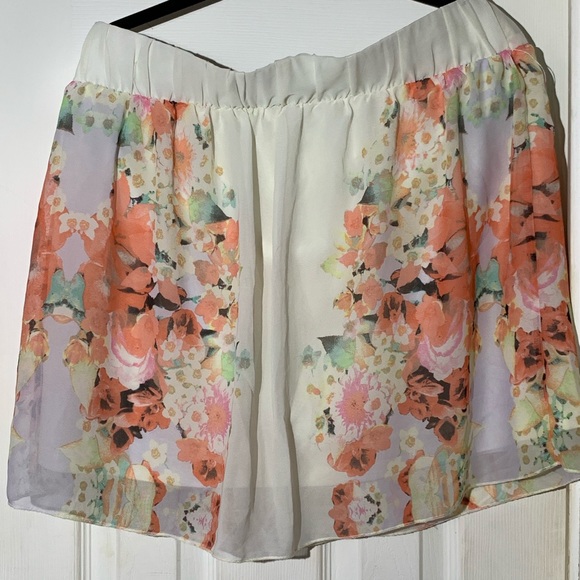 💐MAURICES Pretty Floral Chiffon Skirt Size Large - Picture 2 of 3